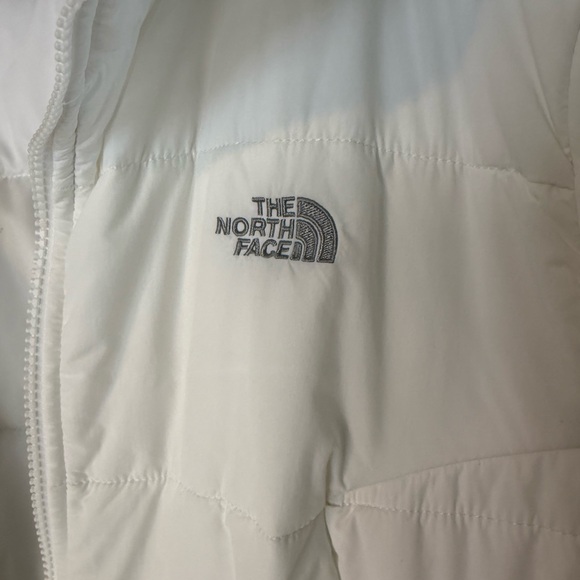 The North Face Women's Snowy White Puffer Jacket - Picture 3 of 8